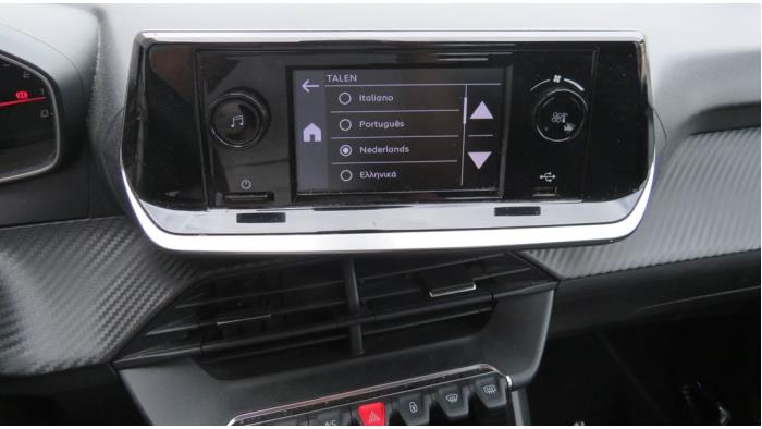 Peugeot 208 II 1.2 Vti 12V PureTech 75 Vehículo de desguace (2019, Blanco, Blanco)