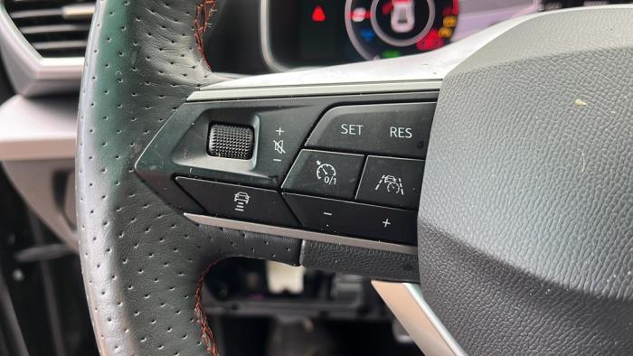 Seat Leon 1.4 TSI e-HYBRID 204 16V Épave (2020, Métallisé, Noir)