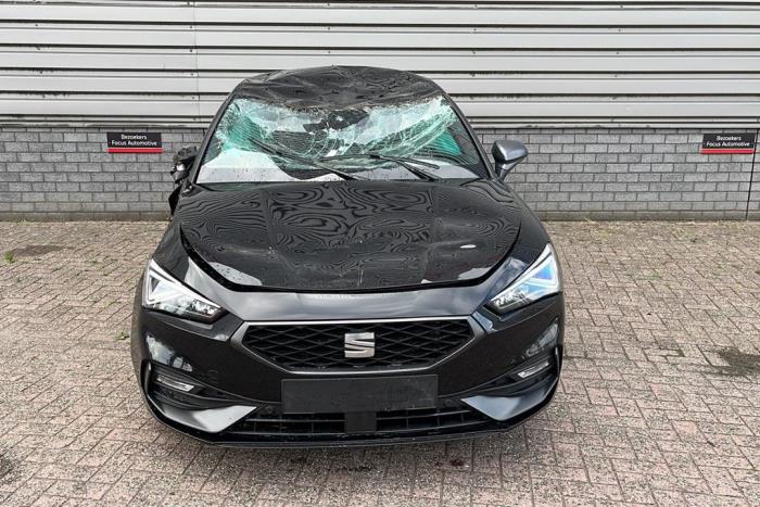 Seat Leon 1.4 TSI e-HYBRID 204 16V Épave (2020, Métallisé, Noir)