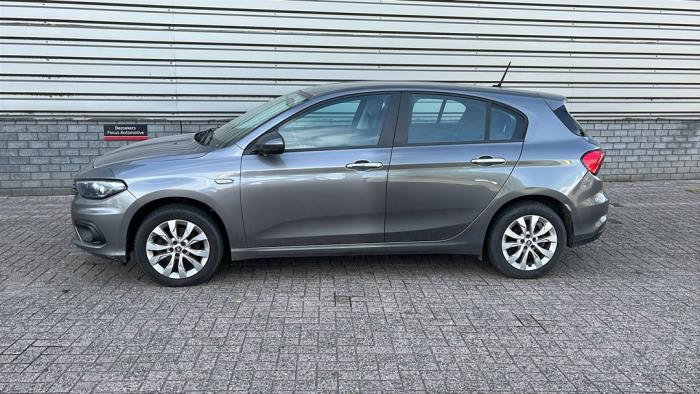 Fiat Tipo 1.3 D 16V Multijet Vehículo de desguace (2017, GRIGIO UNDERGROUND)