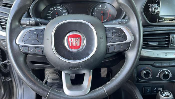 Fiat Tipo 1.3 D 16V Multijet Vehículo de desguace (2017, GRIGIO UNDERGROUND)