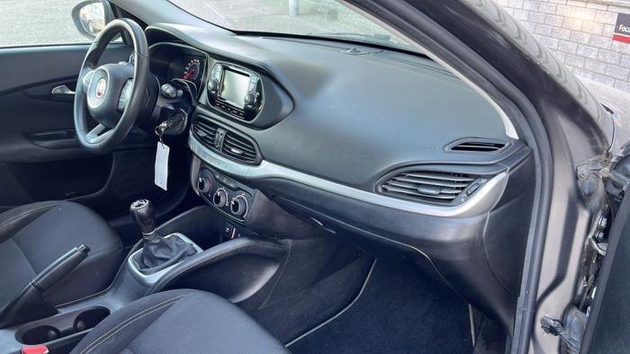Fiat Tipo 1.3 D 16V Multijet Vehículo de desguace (2017, GRIGIO UNDERGROUND)