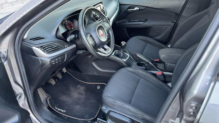 Fiat Tipo 1.3 D 16V Multijet Vehículo de desguace (2017, GRIGIO UNDERGROUND)