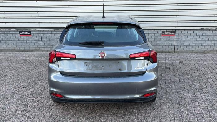 Fiat Tipo 1.3 D 16V Multijet Vehículo de desguace (2017, GRIGIO UNDERGROUND)