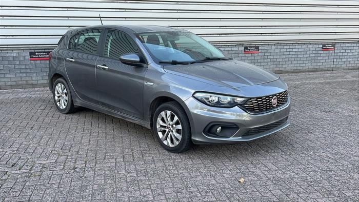 Fiat Tipo 1.3 D 16V Multijet Vehículo de desguace (2017, GRIGIO UNDERGROUND)
