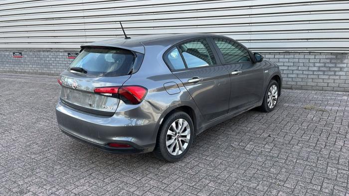 Fiat Tipo 1.3 D 16V Multijet Vehículo de desguace (2017, GRIGIO UNDERGROUND)