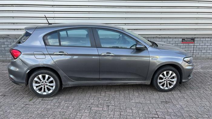 Fiat Tipo 1.3 D 16V Multijet Vehículo de desguace (2017, GRIGIO UNDERGROUND)