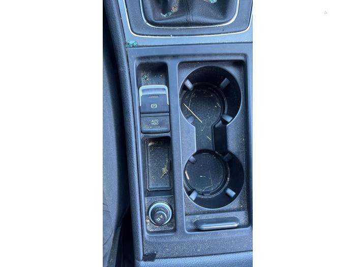 Volkswagen Golf VII 1.6 TDI 16V Vehículo de desguace (2013, Metálico, Plateado)