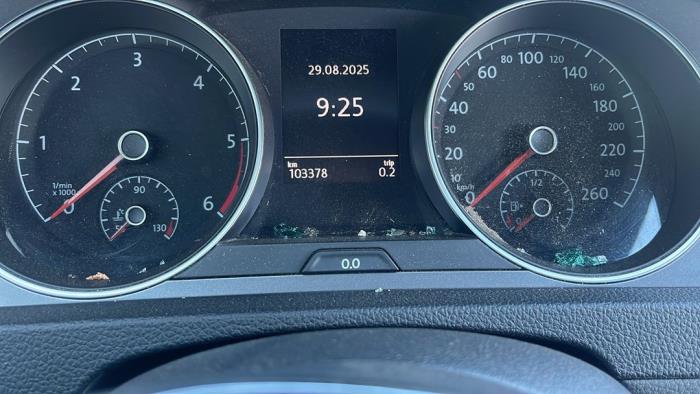 Volkswagen Golf VII 1.6 TDI 16V Vehículo de desguace (2013, Metálico, Plateado)