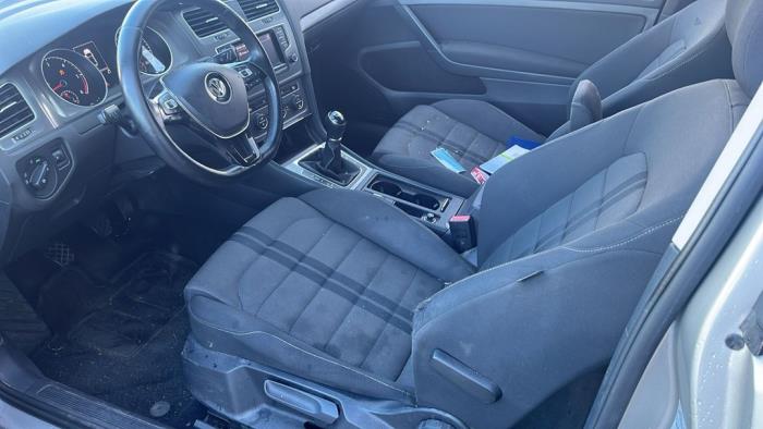 Volkswagen Golf VII 1.6 TDI 16V Vehículo de desguace (2013, Metálico, Plateado)