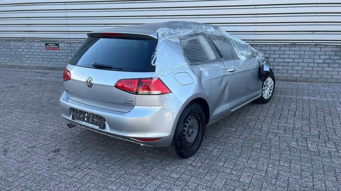 Volkswagen Golf VII 1.6 TDI 16V Vehículo de desguace (2013, Metálico, Plateado)