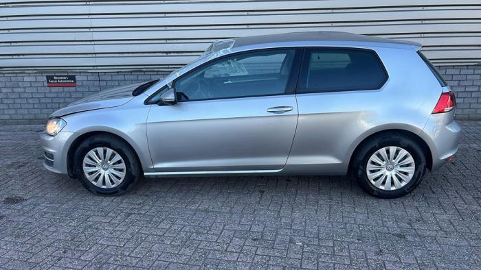 Volkswagen Golf VII 1.6 TDI 16V Vehículo de desguace (2013, Metálico, Plateado)