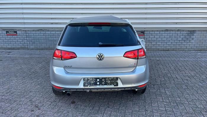 Volkswagen Golf VII 1.6 TDI 16V Vehículo de desguace (2013, Metálico, Plateado)