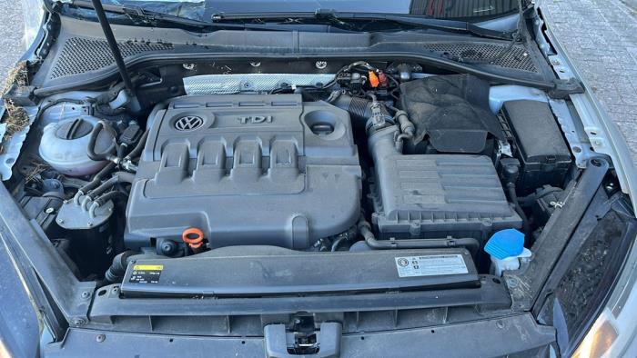 Volkswagen Golf VII 1.6 TDI 16V Vehículo de desguace (2013, Metálico, Plateado)