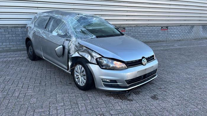 Volkswagen Golf VII 1.6 TDI 16V Vehículo de desguace (2013, Metálico, Plateado)