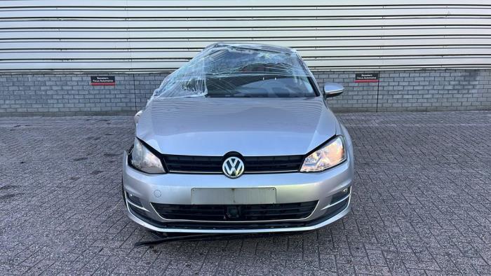 Volkswagen Golf VII 1.6 TDI 16V Vehículo de desguace (2013, Metálico, Plateado)