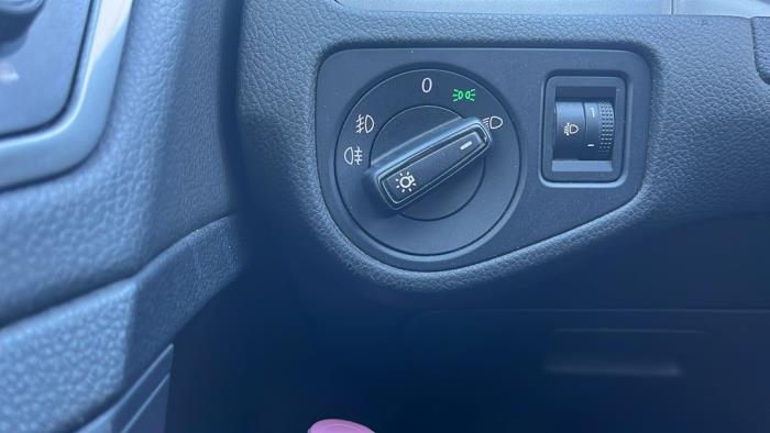 Volkswagen Golf VII 1.6 TDI 16V Vehículo de desguace (2013, Metálico, Plateado)