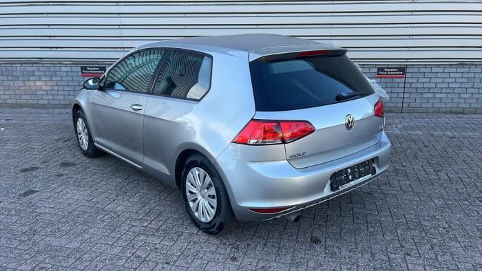 Volkswagen Golf VII 1.6 TDI 16V Vehículo de desguace (2013, Metálico, Plateado)