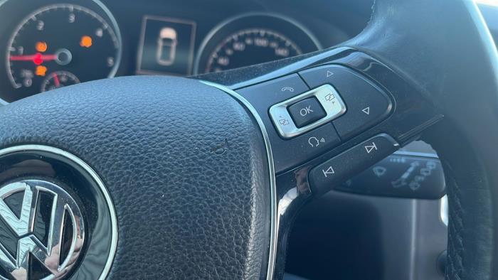 Volkswagen Golf VII 1.6 TDI 16V Vehículo de desguace (2013, Metálico, Plateado)