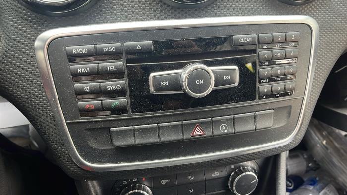 Mercedes A 1.5 A-180 CDI, A-180d 16V Vehículo de desguace (2015, Metálico, Gris)