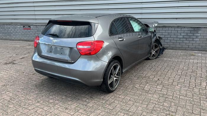 Mercedes A 1.5 A-180 CDI, A-180d 16V Vehículo de desguace (2015, Metálico, Gris)