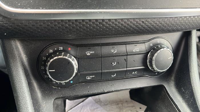 Mercedes A 1.5 A-180 CDI, A-180d 16V Vehículo de desguace (2015, Metálico, Gris)