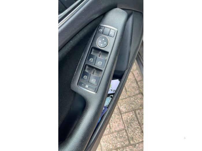 Mercedes A 1.5 A-180 CDI, A-180d 16V Vehículo de desguace (2015, Metálico, Gris)