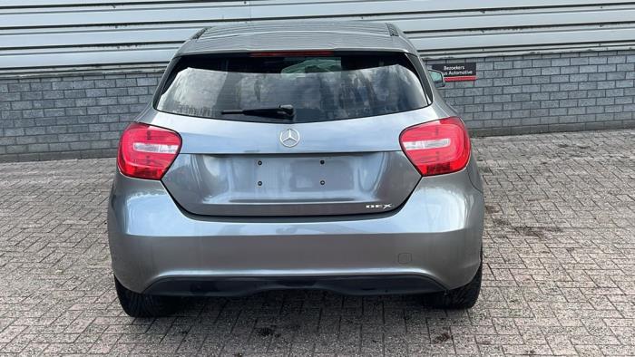 Mercedes A 1.5 A-180 CDI, A-180d 16V Vehículo de desguace (2015, Metálico, Gris)
