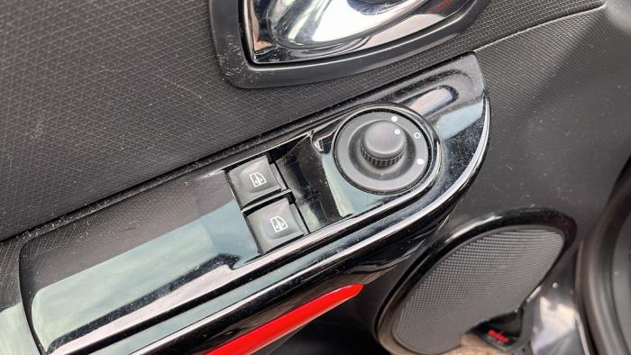Renault Clio IV 0.9 Energy TCE 90 12V Vehículo de desguace (2013, Negro)