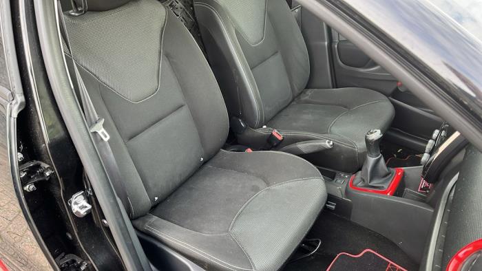 Renault Clio IV 0.9 Energy TCE 90 12V Vehículo de desguace (2013, Negro)