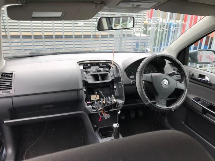 Volkswagen Polo IV 1.2 12V Skrotfordon (2007, GRIJS)