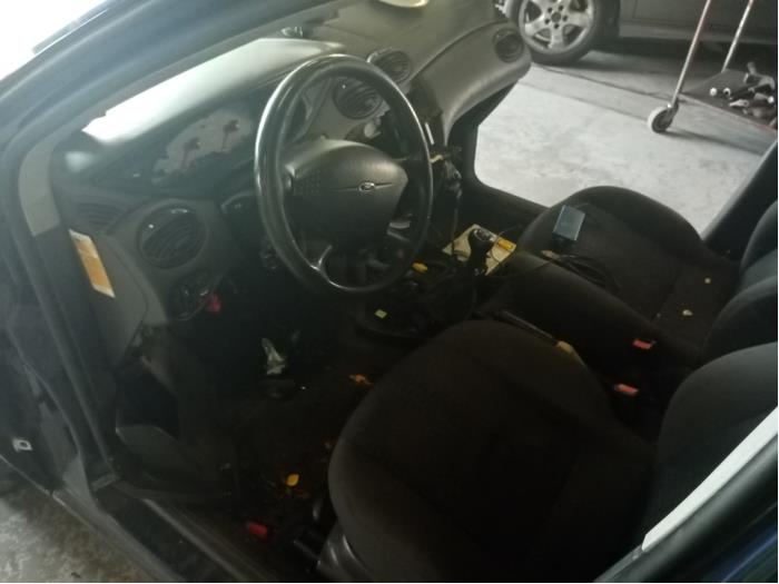 Ford Focus 1 Wagon 1.6 16V Épave (2001, Bleu)