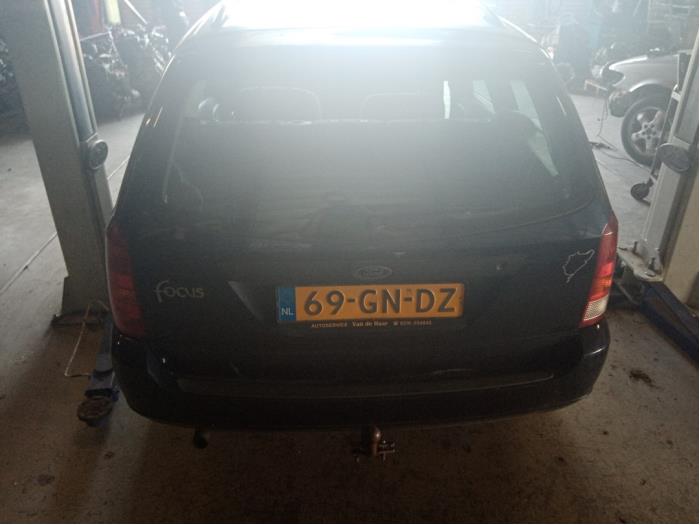 Ford Focus 1 Wagon 1.6 16V Épave (2001, Bleu)