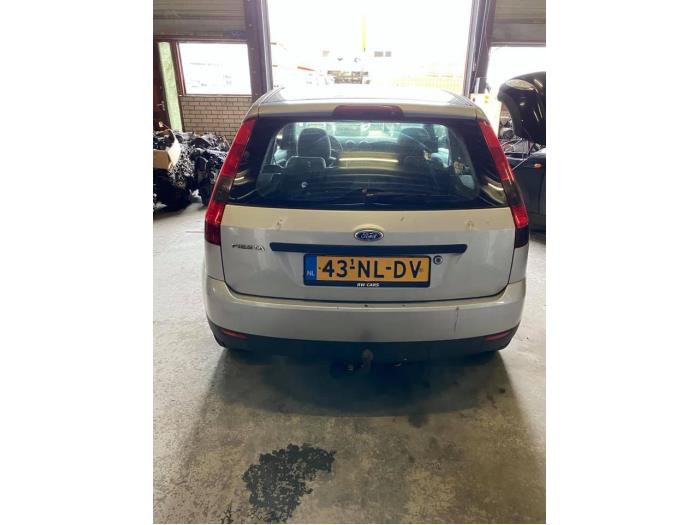 Ford Fiesta 5 1.25 16V Épave (2003, Gris)