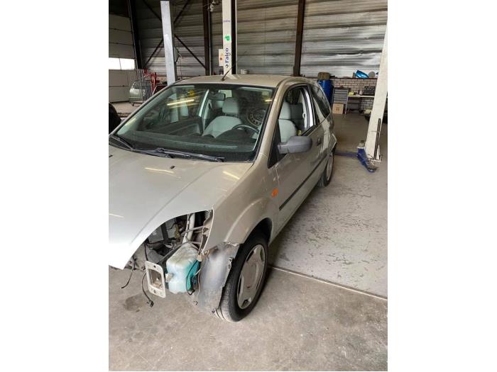 Ford Fiesta 5 1.25 16V Épave (2003, Gris)
