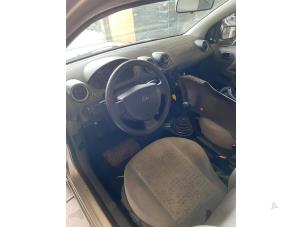 Ford Fiesta 5 1.25 16V Épave (2003, Gris)