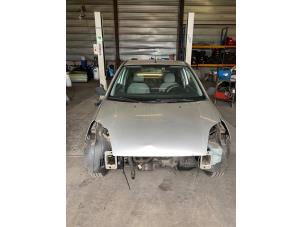 Ford Fiesta 5 1.25 16V Épave (2003, Gris)