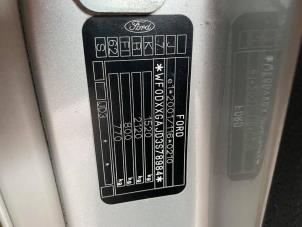 Ford Fiesta 5 1.25 16V Épave (2003, Gris)
