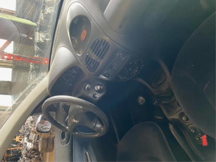 Peugeot 206 1.6 16V Vehículo de desguace (2001, Gris)