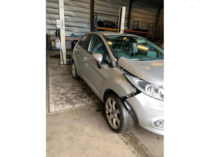 Ford Fiesta 6 1.4 16V  (Épave)