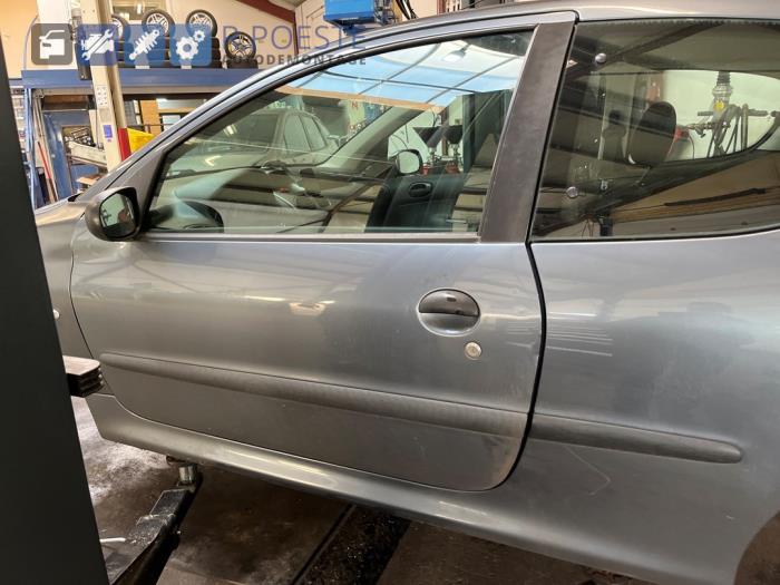 Peugeot 206 1.4 XR,XS,XT,Gentry Samochód złomowany (2006, Szary)