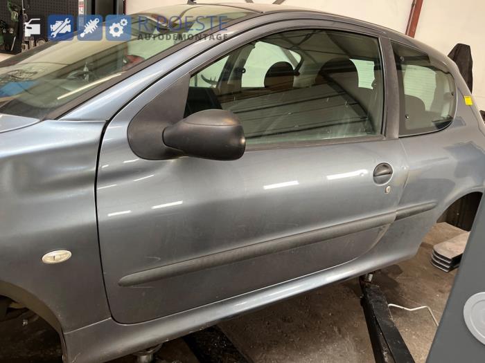 Peugeot 206 1.4 XR,XS,XT,Gentry Samochód złomowany (2006, Szary)