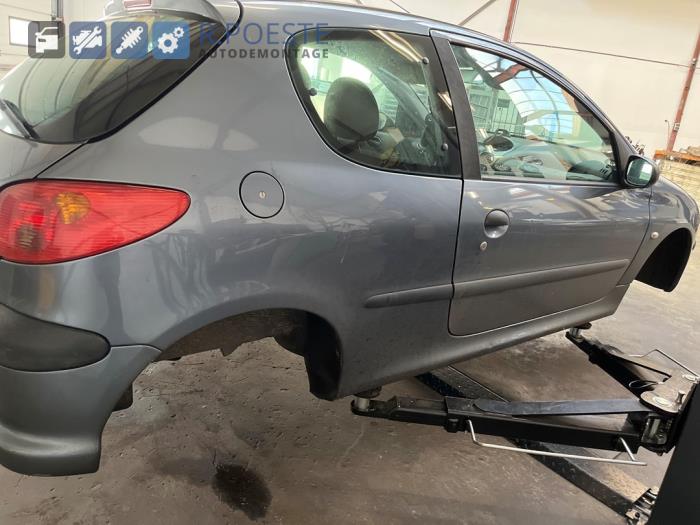 Peugeot 206 1.4 XR,XS,XT,Gentry Samochód złomowany (2006, Szary)