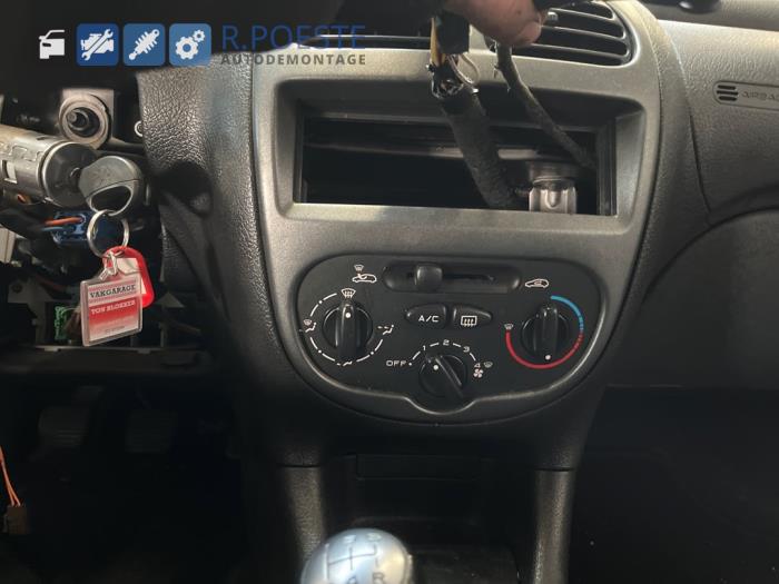 Peugeot 206 1.4 XR,XS,XT,Gentry Samochód złomowany (2006, Szary)