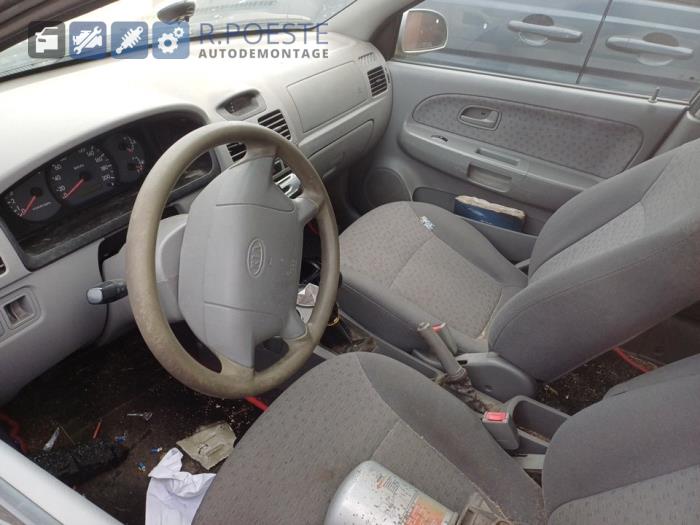 Kia Rio 1.5 16V Vehículo de desguace (2003, Gris)
