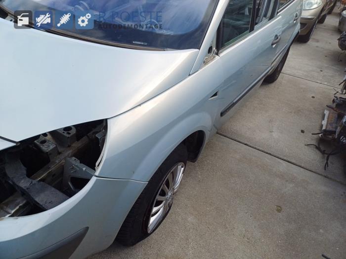 Renault Scénic II 1.6 16V Épave (2004, Gris)