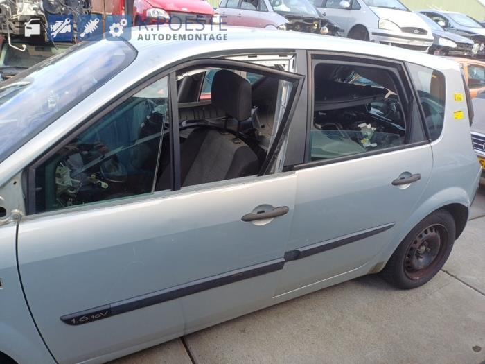 Renault Scénic II 1.6 16V Épave (2004, Gris)