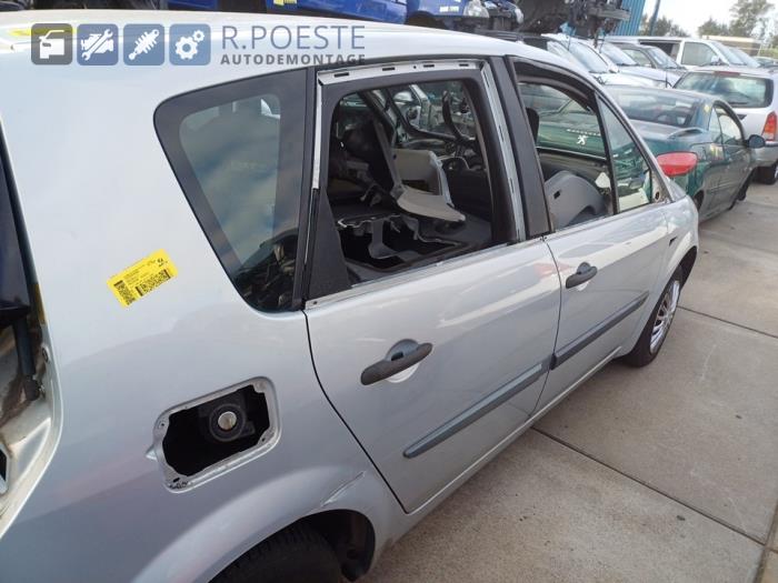 Renault Scénic II 1.6 16V Épave (2004, Gris)