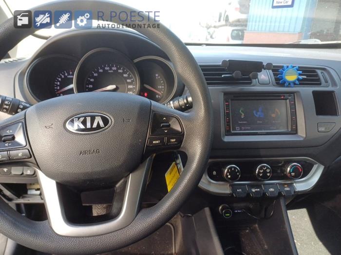 Kia Rio III 1.2 CVVT 16V Vehículo de desguace (2013, Blanco)