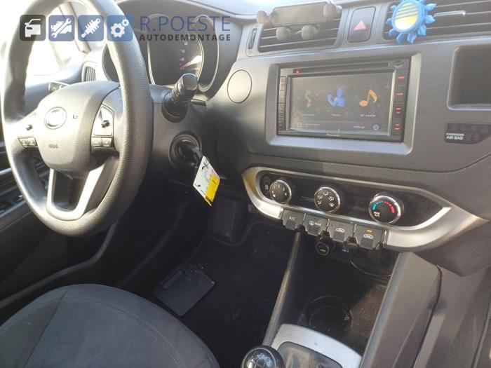 Kia Rio III 1.2 CVVT 16V Vehículo de desguace (2013, Blanco)
